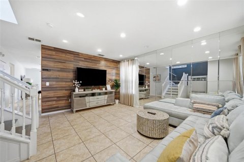 Casa en venta en Kissimmee, Florida, 5 dormitorios, 255.67 m2 № 2385936 - foto 6