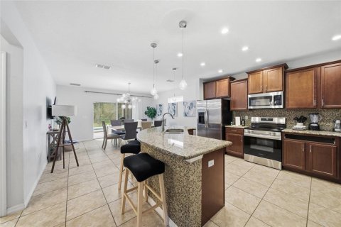 Casa en venta en Kissimmee, Florida, 5 dormitorios, 255.67 m2 № 2385936 - foto 8
