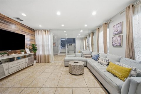 Casa en venta en Kissimmee, Florida, 5 dormitorios, 255.67 m2 № 2385936 - foto 4