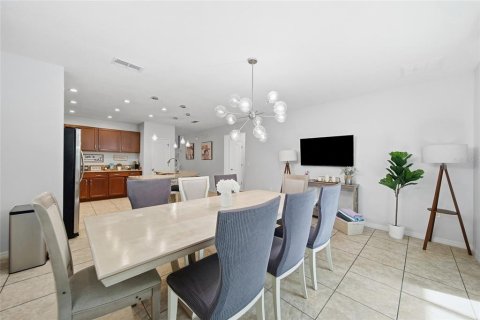 Casa en venta en Kissimmee, Florida, 5 dormitorios, 255.67 m2 № 2385936 - foto 14