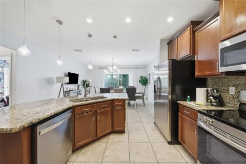 Casa en venta en Kissimmee, Florida, 5 dormitorios, 255.67 m2 № 2385936 - foto 10