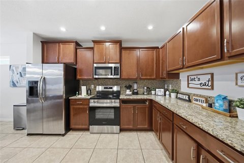 Casa en venta en Kissimmee, Florida, 5 dormitorios, 255.67 m2 № 2385936 - foto 9