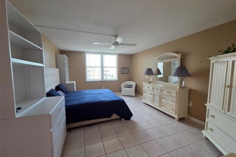Condo in Dunedin, Florida, 2 bedrooms  № 1918627 - photo 14