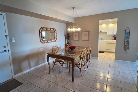 Condo in Dunedin, Florida, 2 bedrooms  № 1918627 - photo 19