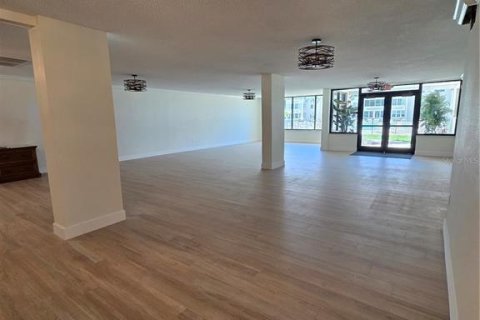 Condo in Dunedin, Florida, 2 bedrooms  № 1918627 - photo 23