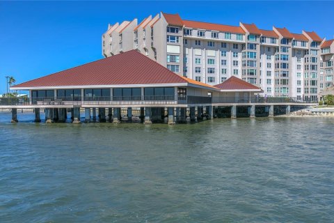 Condo in Dunedin, Florida, 2 bedrooms  № 1918627 - photo 1