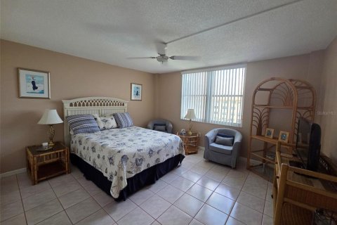 Condo in Dunedin, Florida, 2 bedrooms  № 1918627 - photo 10