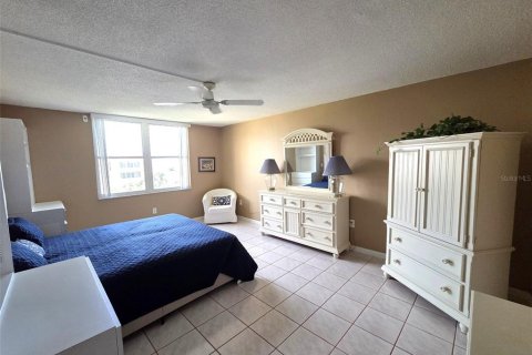 Condo in Dunedin, Florida, 2 bedrooms  № 1918627 - photo 11