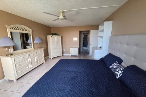 Condo in Dunedin, Florida, 2 bedrooms  № 1918627 - photo 13