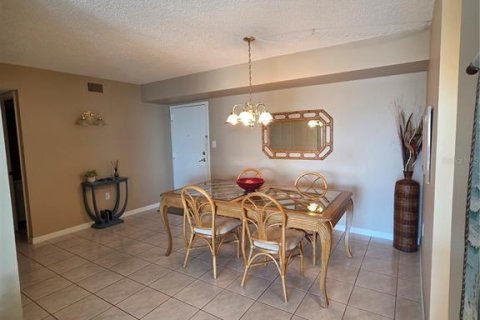 Condo in Dunedin, Florida, 2 bedrooms  № 1918627 - photo 20
