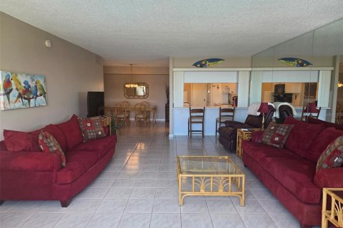 Condo in Dunedin, Florida, 2 bedrooms  № 1918627 - photo 4
