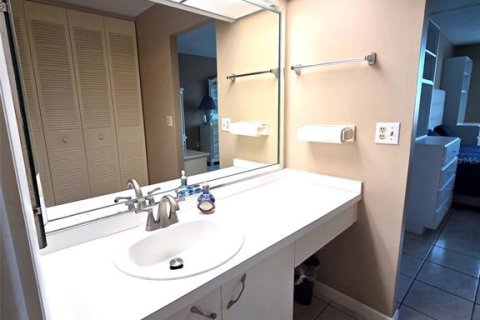 Condo in Dunedin, Florida, 2 bedrooms  № 1918627 - photo 18
