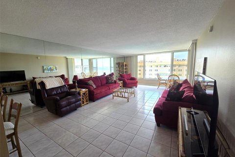 Condo in Dunedin, Florida, 2 bedrooms  № 1918627 - photo 3
