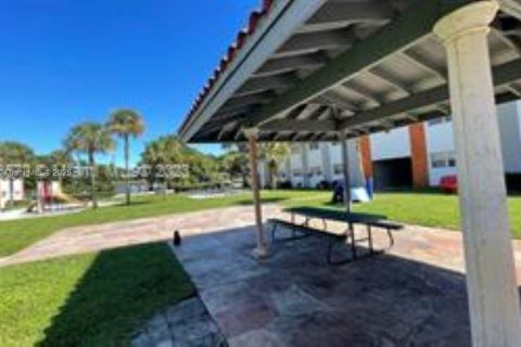 Condo in North Lauderdale, Florida, 3 bedrooms  № 1834543 - photo 8