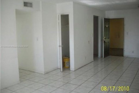 Copropriété à louer à North Lauderdale, Floride: 3 chambres, 95.41 m2 № 1834543 - photo 4