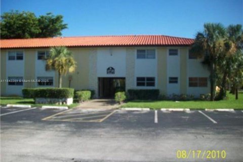 Condominio en alquiler en North Lauderdale, Florida, 3 dormitorios, 95.41 m2 № 1834543 - foto 1