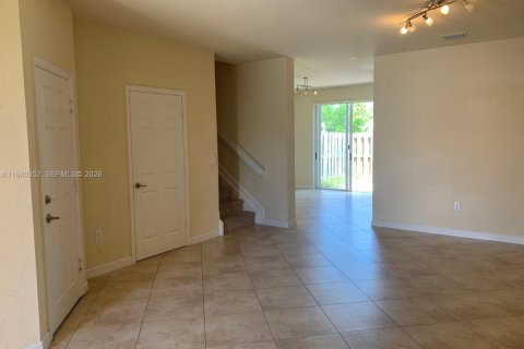 Touwnhouse à louer à Doral, Floride: 3 chambres, 147.62 m2 № 1998176 - photo 4
