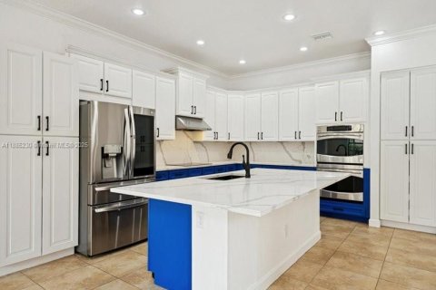 House in Cooper City, Florida 4 bedrooms, 273.32 sq.m. № 1943293 - photo 6