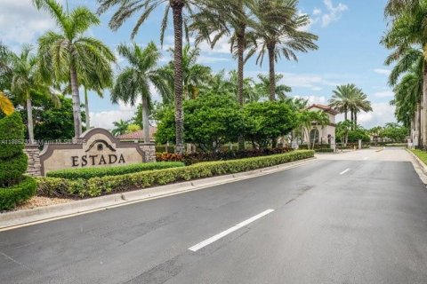 House in Cooper City, Florida 4 bedrooms, 273.32 sq.m. № 1943293 - photo 28