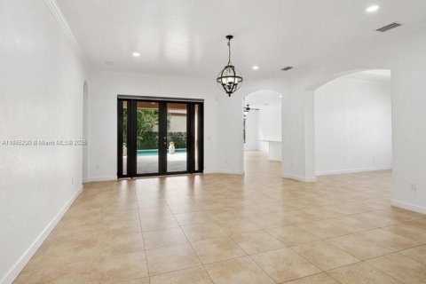 House in Cooper City, Florida 4 bedrooms, 273.32 sq.m. № 1943293 - photo 2