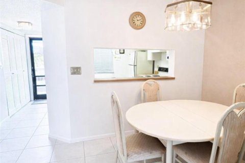 Condo in Margate, Florida, 2 bedrooms  № 2252190 - photo 8