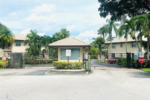 Condo in Margate, Florida, 2 bedrooms  № 2252190 - photo 17