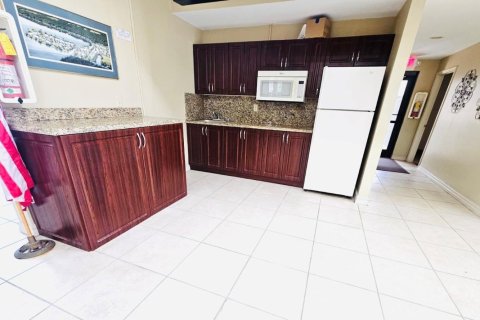 Condo in Margate, Florida, 2 bedrooms  № 2252190 - photo 21