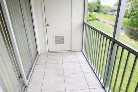 Condo in Margate, Florida, 2 bedrooms  № 2252190 - photo 15