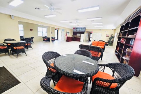 Condo in Margate, Florida, 2 bedrooms  № 2252190 - photo 19