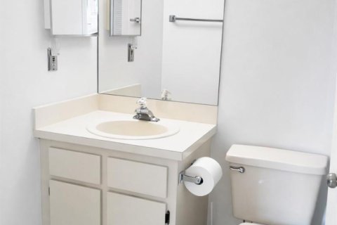 Condo in Margate, Florida, 2 bedrooms  № 2252190 - photo 12