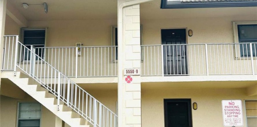 Condo in Margate, Florida, 2 bedrooms  № 2252190