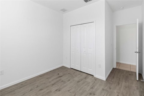 House in Davenport, Florida 4 bedrooms, 170.85 sq.m. № 2124794 - photo 25