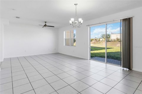 House in Davenport, Florida 4 bedrooms, 170.85 sq.m. № 2124794 - photo 8