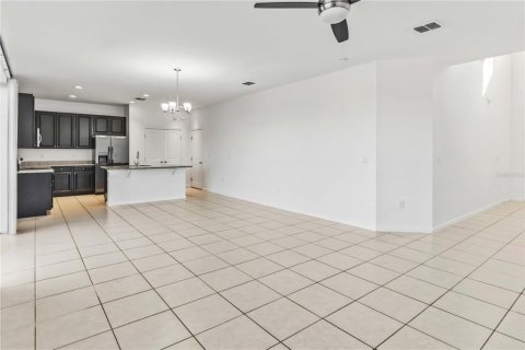 House in Davenport, Florida 4 bedrooms, 170.85 sq.m. № 2124794 - photo 7