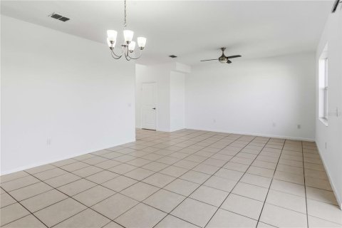 House in Davenport, Florida 4 bedrooms, 170.85 sq.m. № 2124794 - photo 9