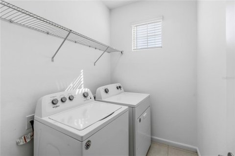 House in Davenport, Florida 4 bedrooms, 170.85 sq.m. № 2124794 - photo 23