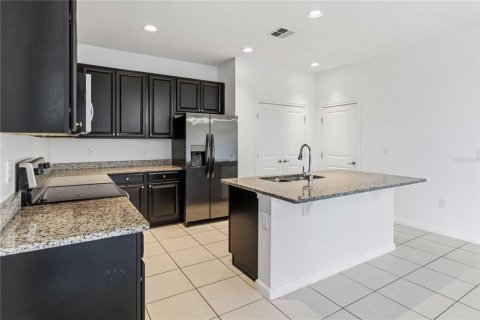 House in Davenport, Florida 4 bedrooms, 170.85 sq.m. № 2124794 - photo 4