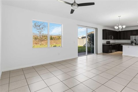 House in Davenport, Florida 4 bedrooms, 170.85 sq.m. № 2124794 - photo 6