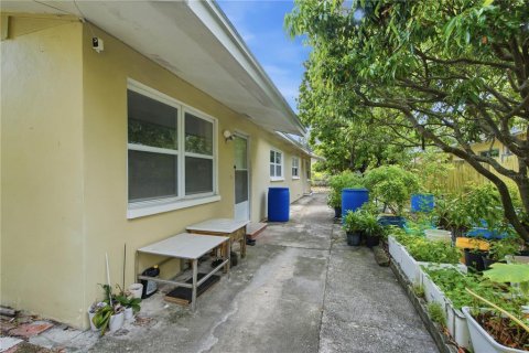 House in Largo, Florida 4 bedrooms, 153.29 sq.m. № 2342105 - photo 12