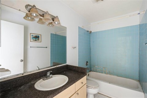 House in Largo, Florida 4 bedrooms, 153.29 sq.m. № 2342105 - photo 9