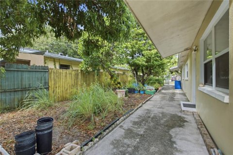 House in Largo, Florida 4 bedrooms, 153.29 sq.m. № 2342105 - photo 13