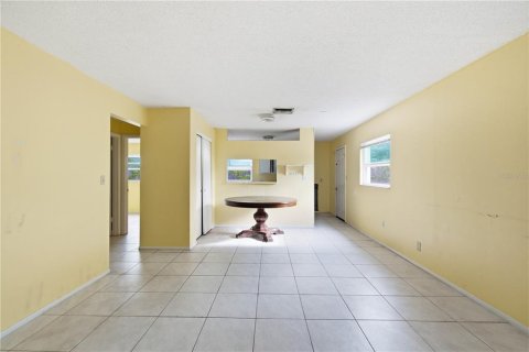 House in Largo, Florida 4 bedrooms, 153.29 sq.m. № 2342105 - photo 3