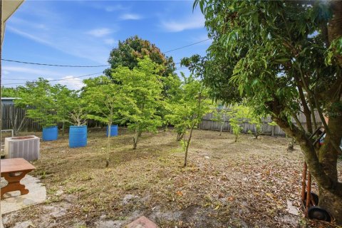 House in Largo, Florida 4 bedrooms, 153.29 sq.m. № 2342105 - photo 14