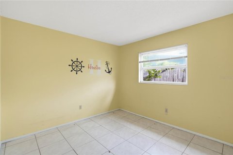 House in Largo, Florida 4 bedrooms, 153.29 sq.m. № 2342105 - photo 10