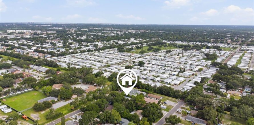 House in Largo, Florida 4 bedrooms, 153.29 sq.m. № 2342105