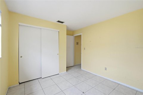 House in Largo, Florida 4 bedrooms, 153.29 sq.m. № 2342105 - photo 11