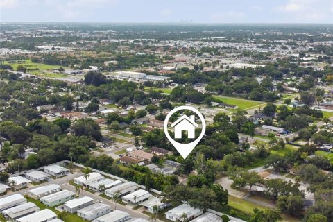 House in Largo, Florida 4 bedrooms, 153.29 sq.m. № 2342105 - photo 15