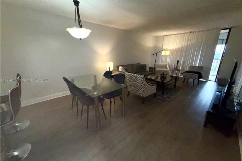 Condo in Deerfield Beach, Florida, 2 bedrooms  № 1880097 - photo 4