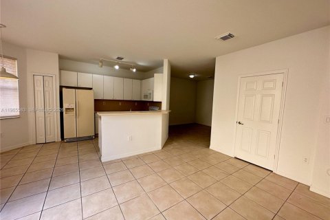 Adosado en alquiler en Miami, Florida, 3 dormitorios, 164.44 m2 № 2027204 - foto 9