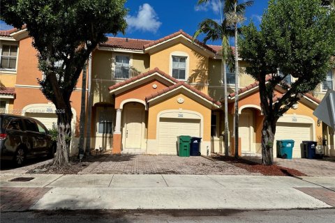 Adosado en Miami, Florida 3 dormitorios, 164.44 m2 № 2027204